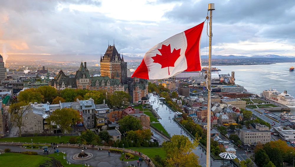 How can Ukrainians get a medical card in Canada?